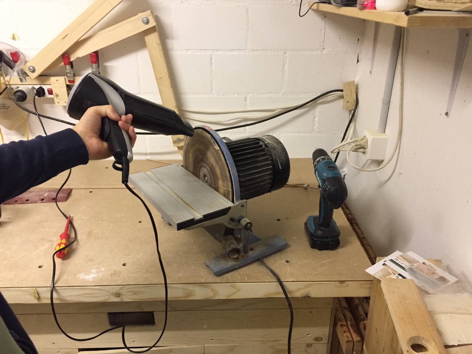 Found motivation to finally change the sandpaper for the first time on the disk sander.
