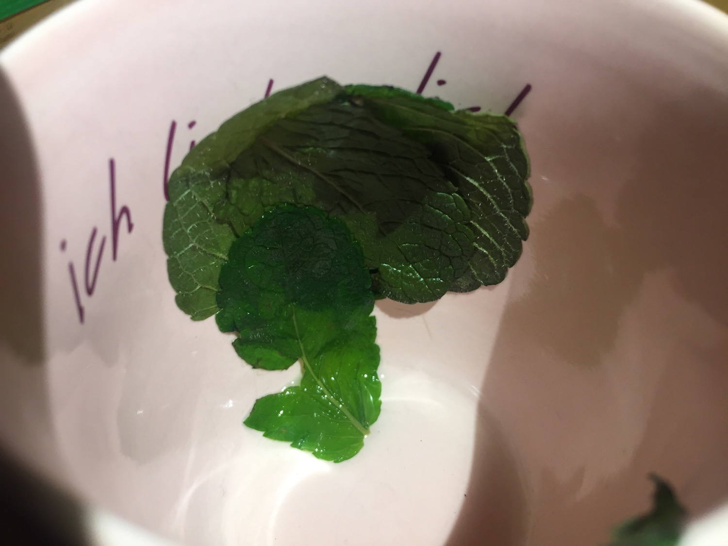 Tee leaves tree 🌳.
