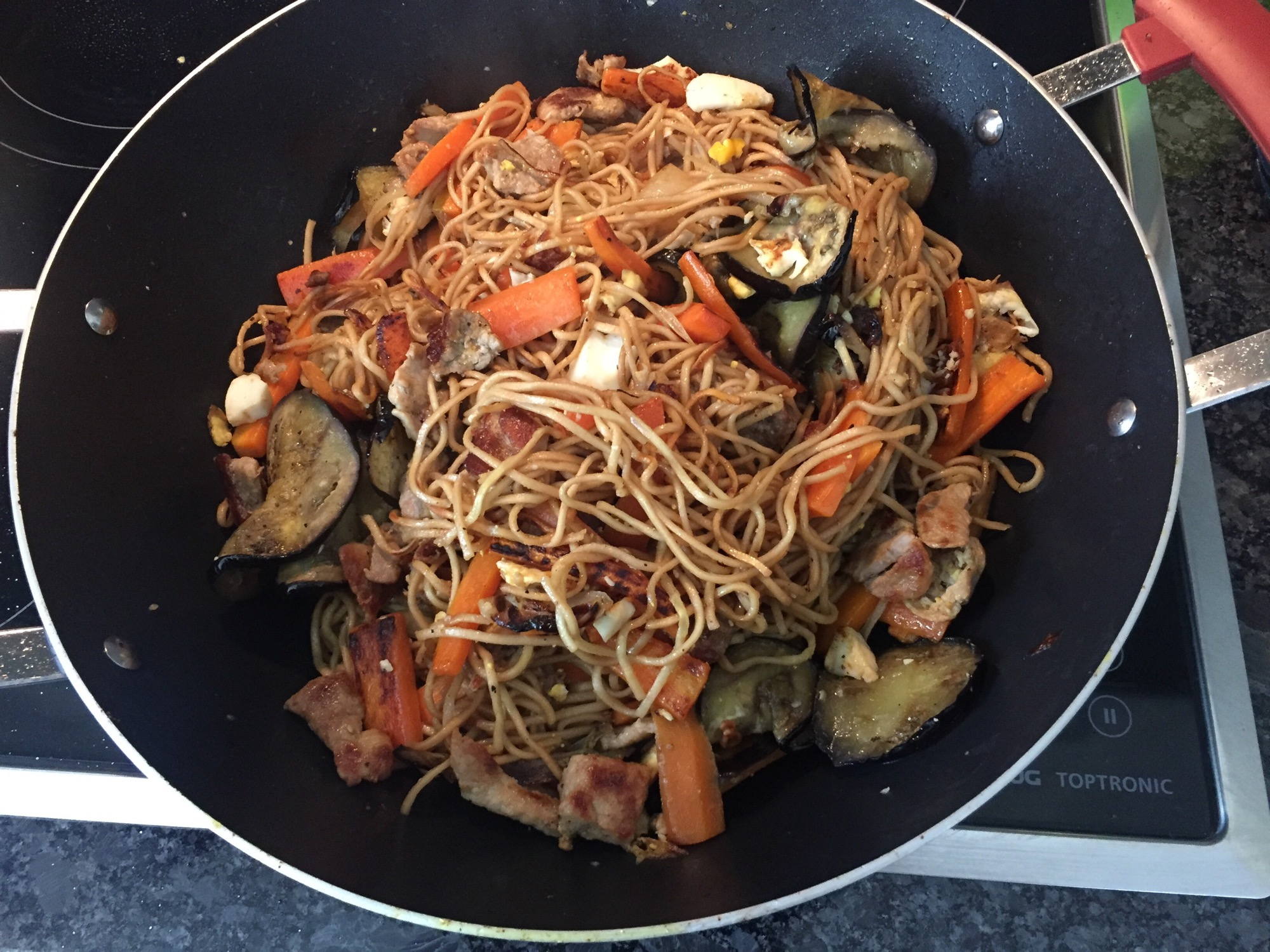 🍽 enjoy your meal - deep-fried noodles with egg and vegetables and some meat.
