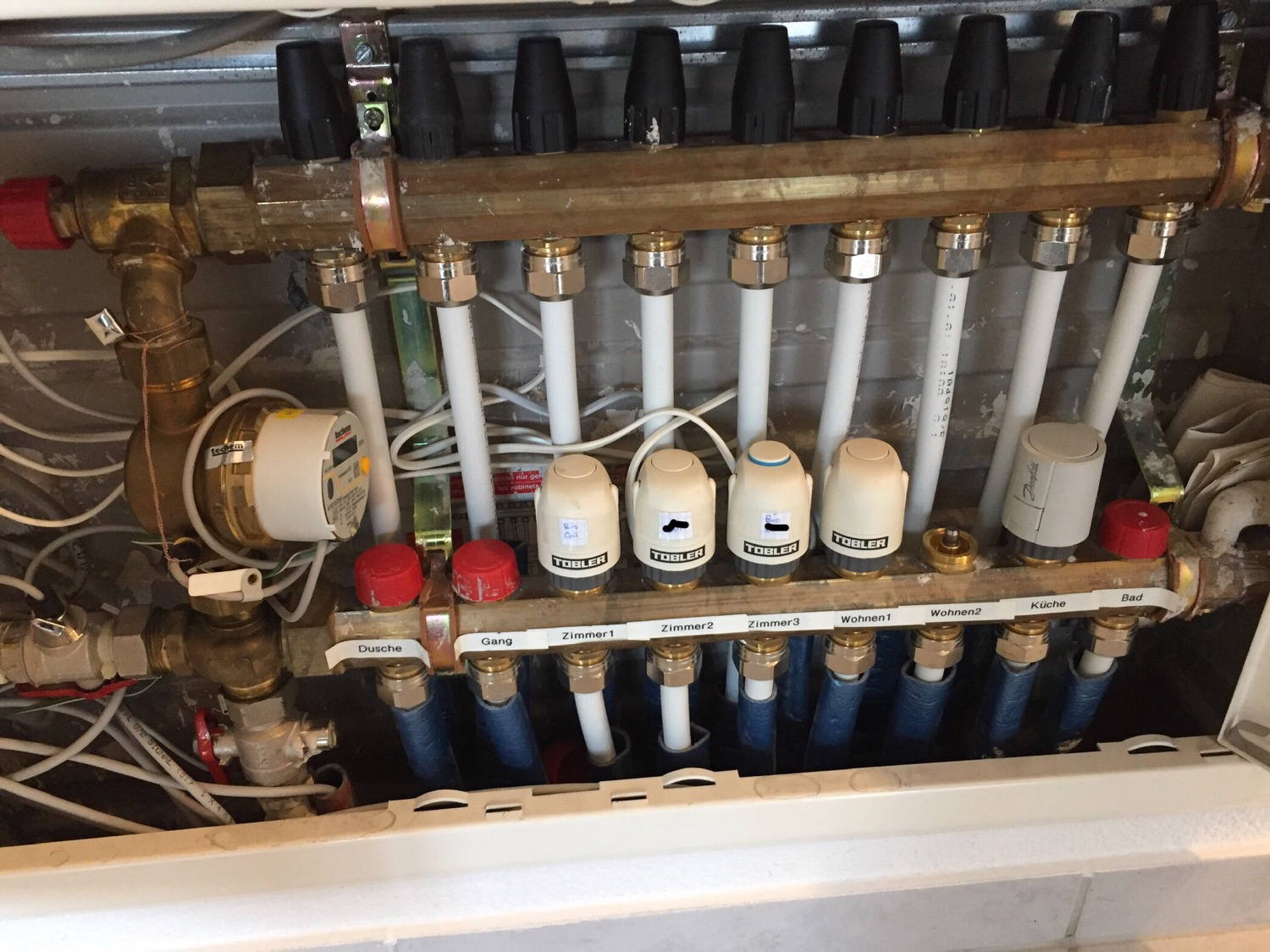 I&rsquo;m trying to sort out our in-floor heating.
It looks like the valve actuators are not actuating the correct valves. So the actuator for my room is heating the place of my daughter. Luckily, it&rsquo;s an easy fix.
