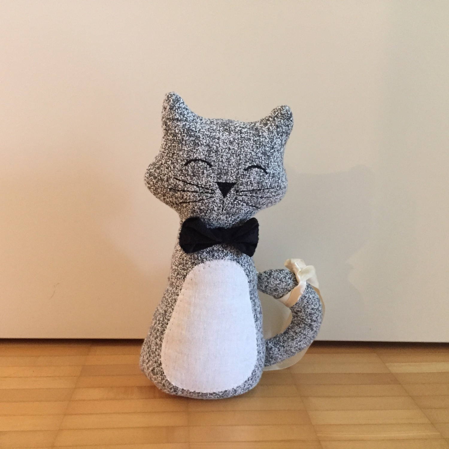 Christmas present from my wife. A beautiful little cat door stopper.
