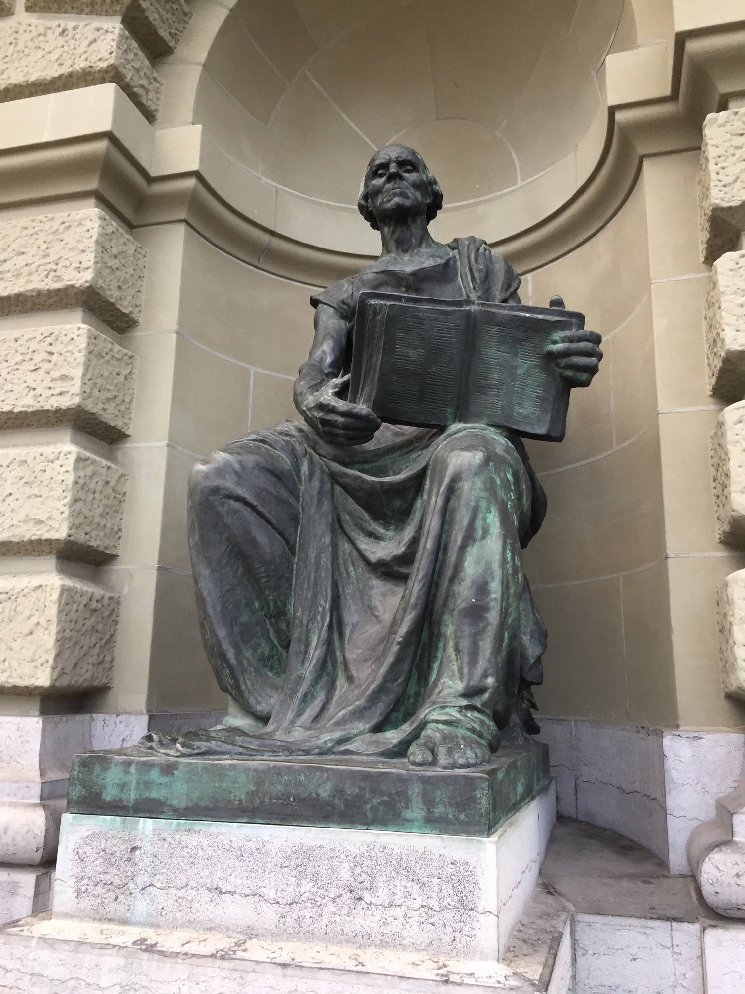 Statue at the house of parliament in Berne.

