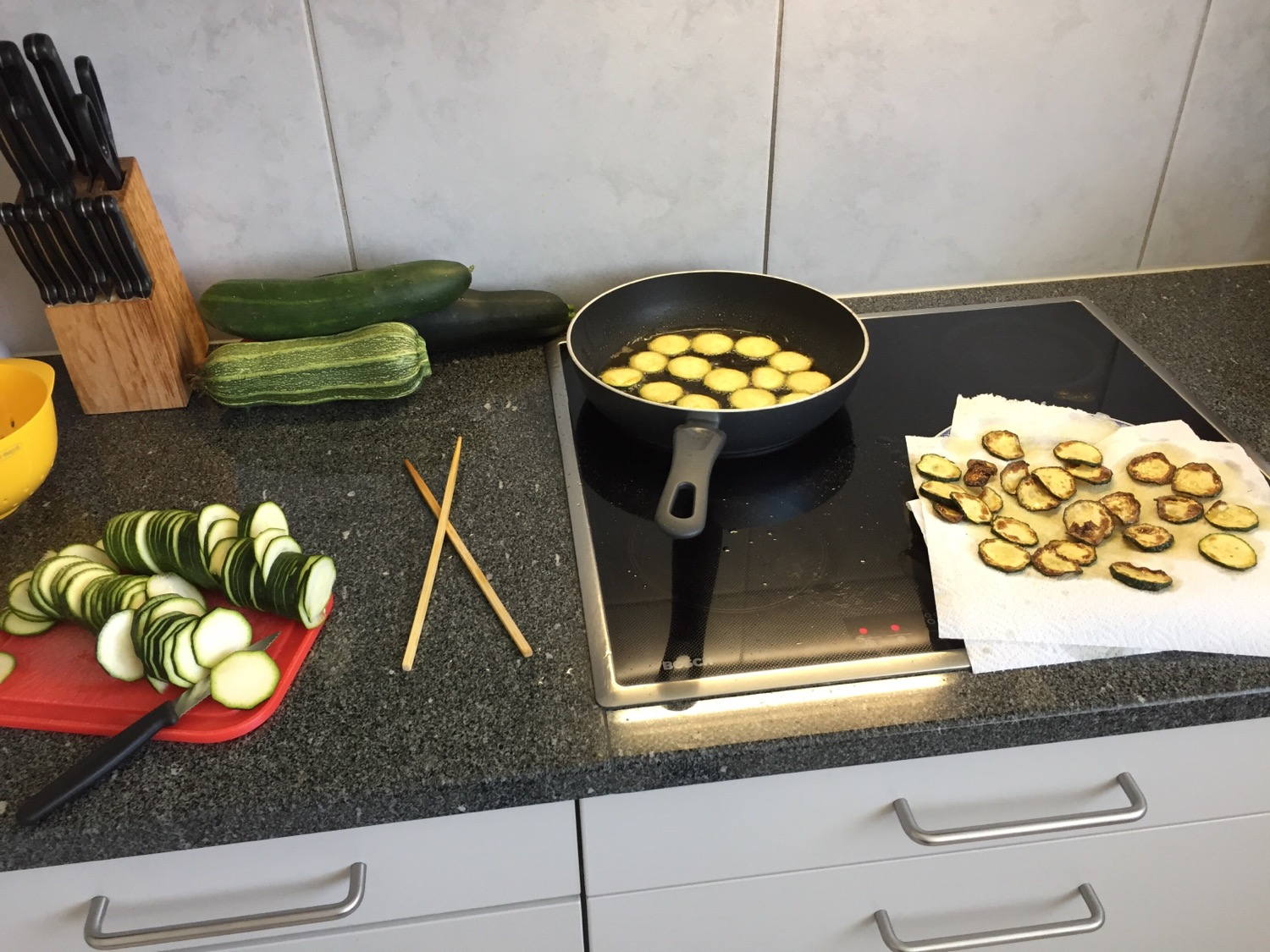Sunday afternoon snack — Zucchini chips
