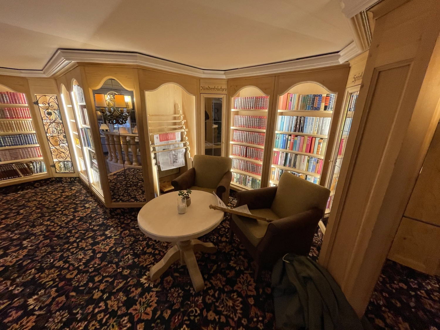 Reading nook in the hotel lobby — I love it!
