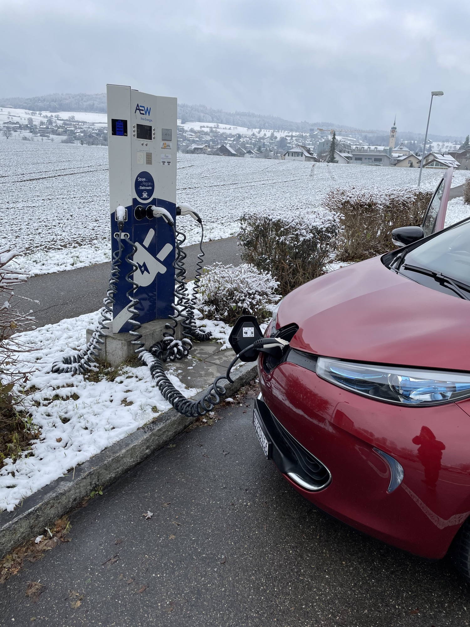 First time I see how to charge an electric car.
