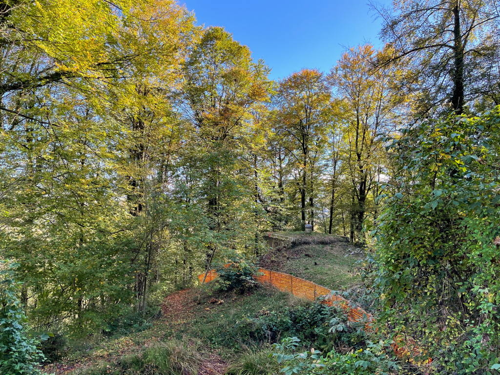 This is an image of the old reservoir (built 1914) which is now replaced by the new one. It was way too small for our modern needs and did not fulfil all the new safety standards.
They will start demolishing it soon – now that the new one is finished and working.
