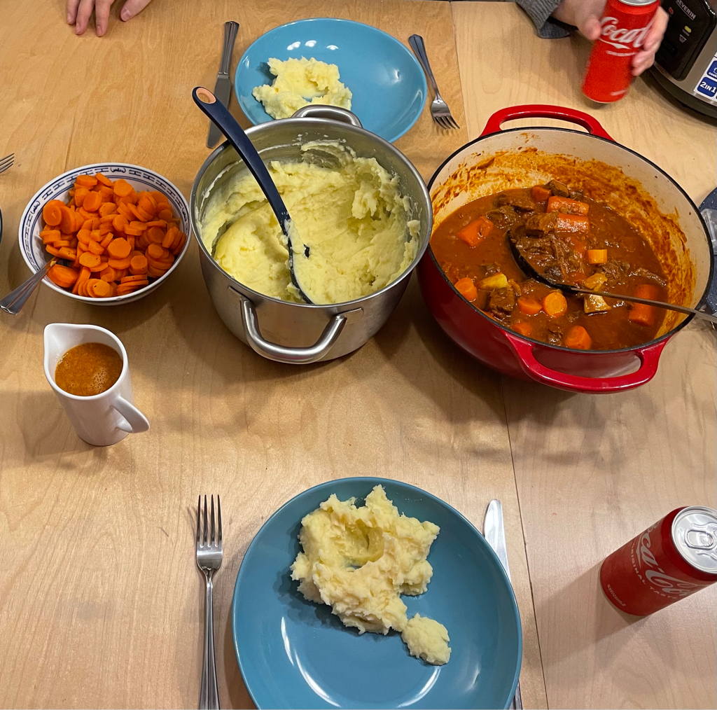 I’ve cooked the last dinner of the year: Mashed potatoes with a meat sauce and steamed carrots. And a non-meat sauce alternative for my daughter. I’m incredibly proud of that sauce – based on a mushroom extract, a new skill I’ve learned this year.
