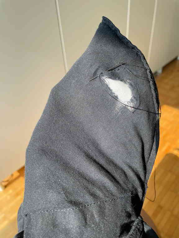 Pant-service done. I hate it when pockets gets destroy so I regularly need to fix the holes.
