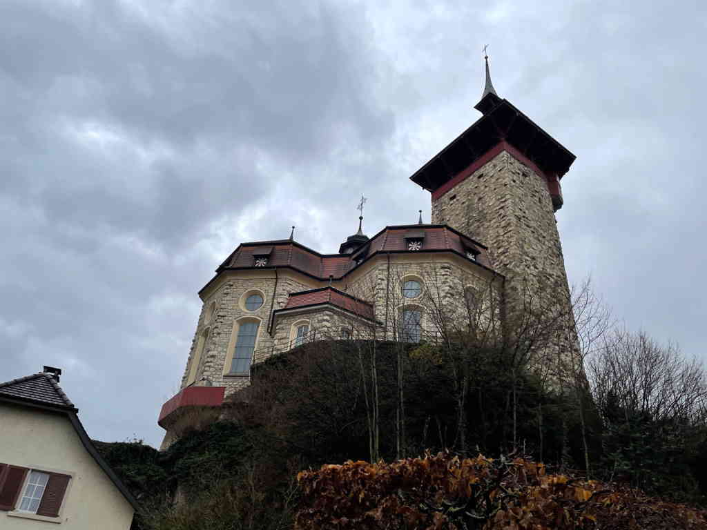 Yesterday we got a tour of the “Castlechurch” in Niedergösgen, as part of our delayed team Christmas dinner. The church looks bit like a castle from the outside and has an impressive location on small rock outcropping.
