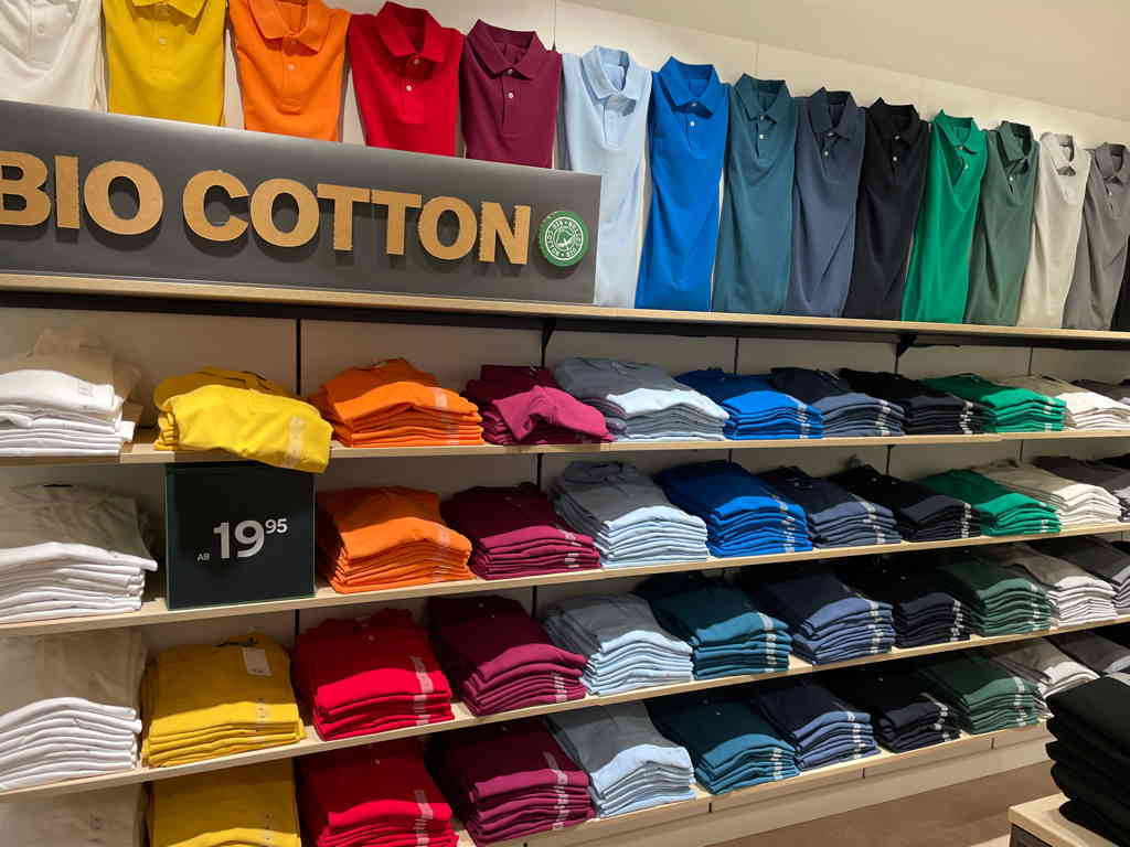Finally a clothing store with sane shirt selection: solid d colors and no logos and a full rainbow of colors to choose from.
