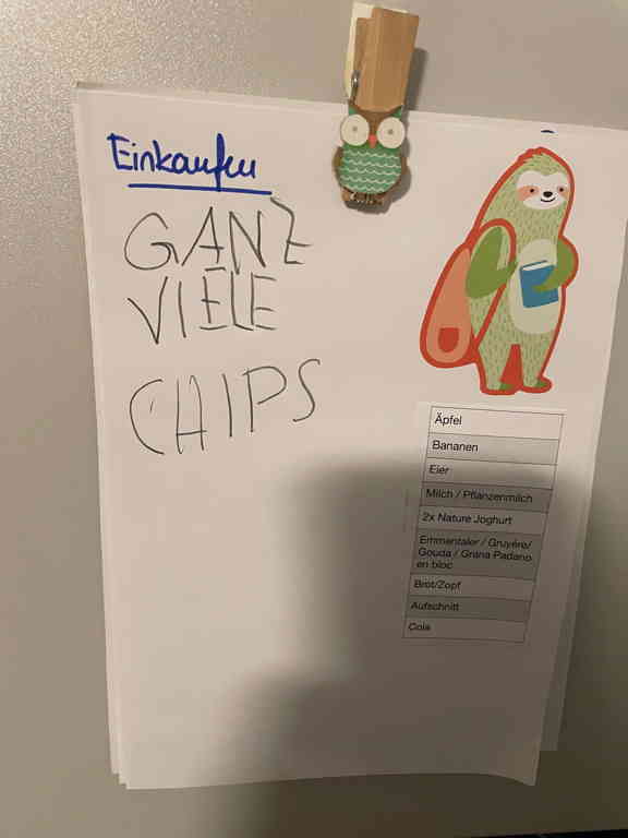 Found on our note pad for further groceries runs. The text is in German and says “GANZ VIELE CHIPS” (“Many potato chips”), written by my daughter. She understood how this note works :-D
