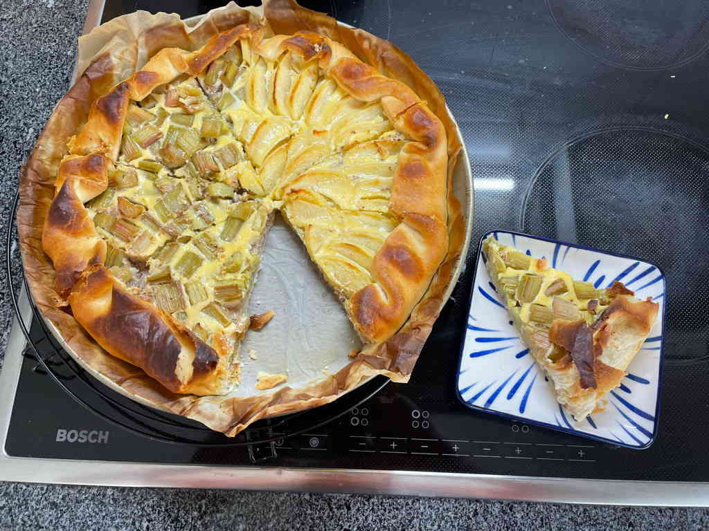 My wife made me shallow rhubarb/apple tart. Love it! It’s ages since I last had rhubarb.
